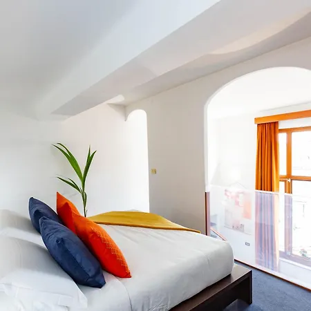 Spanish Steps Luxury Apartmán *