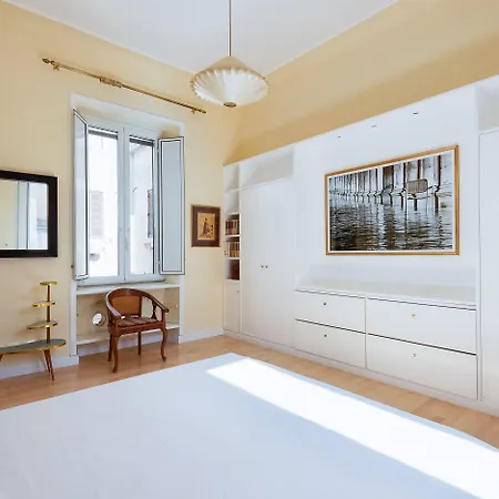 Spanish Steps Luxury Apartment