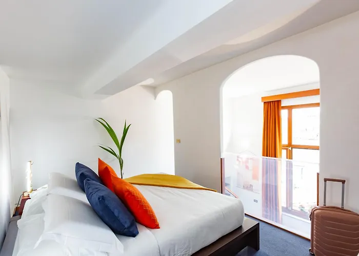 Spanish Steps Luxury Apartman *