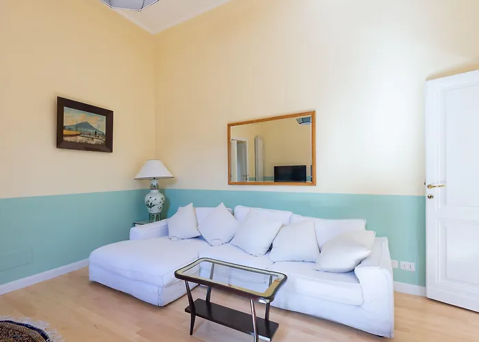 Spanish Steps Luxury Apartman *